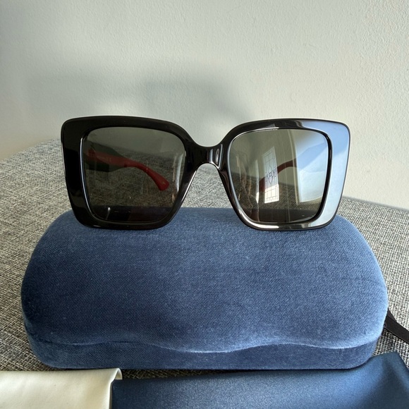 New Gucci Glossy Black Green Red Oversized Sunglasses GG1861S 001 - Picture 3 of 10